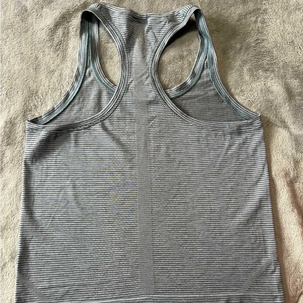Lululemon Racerback Swiftly Tank size 8 - Picture 2 of 2